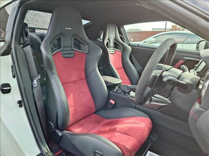NISSAN GT-R