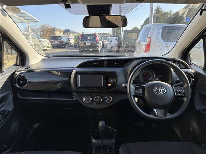 TOYOTA VITZ (YARIS)