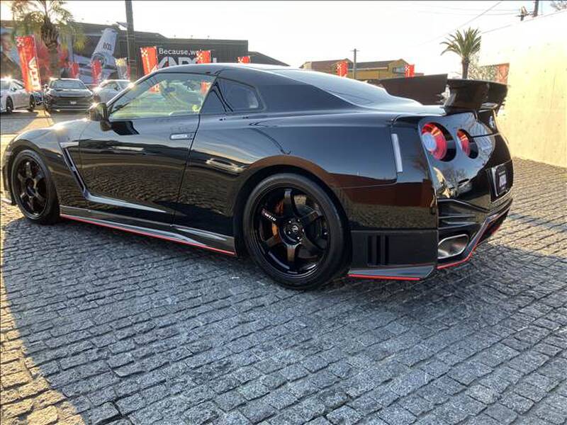NISSAN GT-R