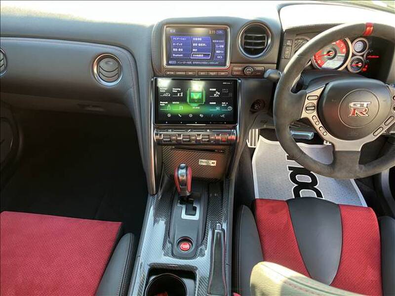 NISSAN GT-R