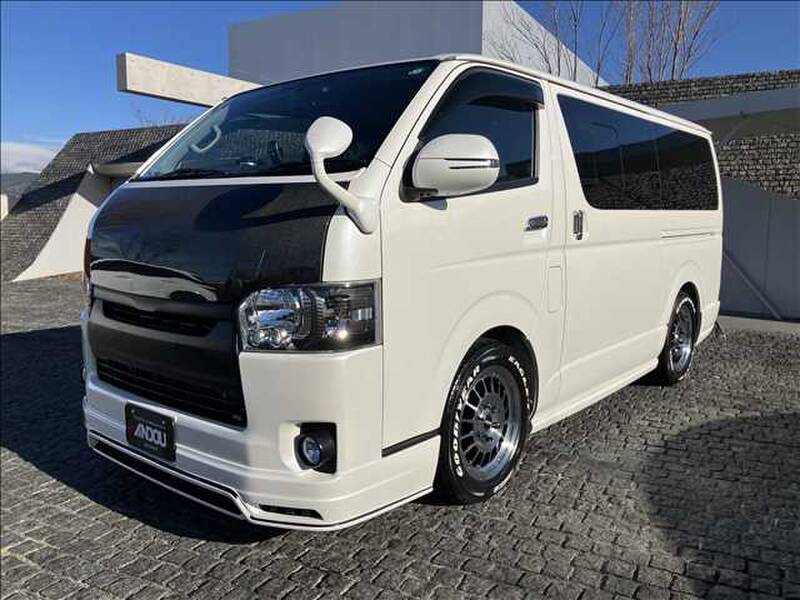 TOYOTA HIACE