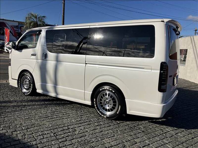 TOYOTA HIACE