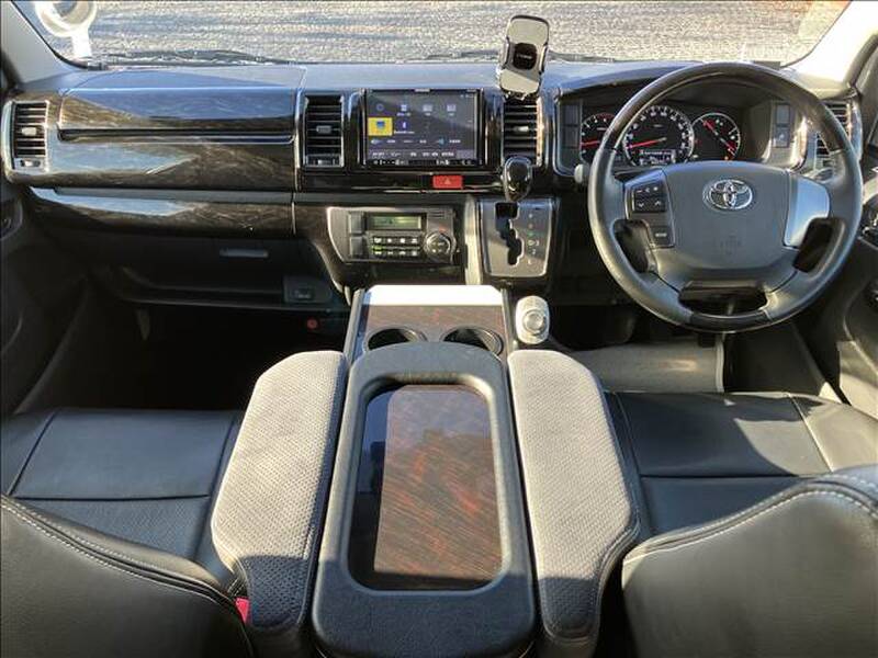 TOYOTA HIACE