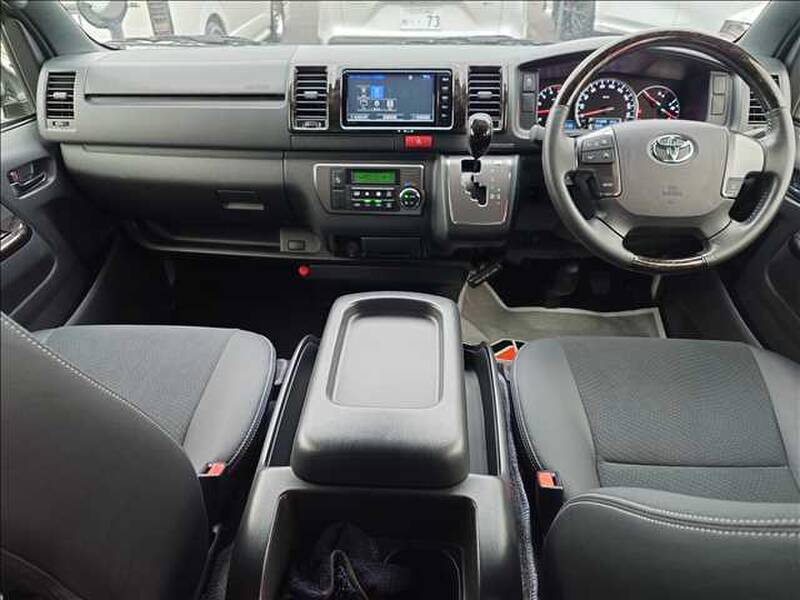 TOYOTA REGIUS ACE