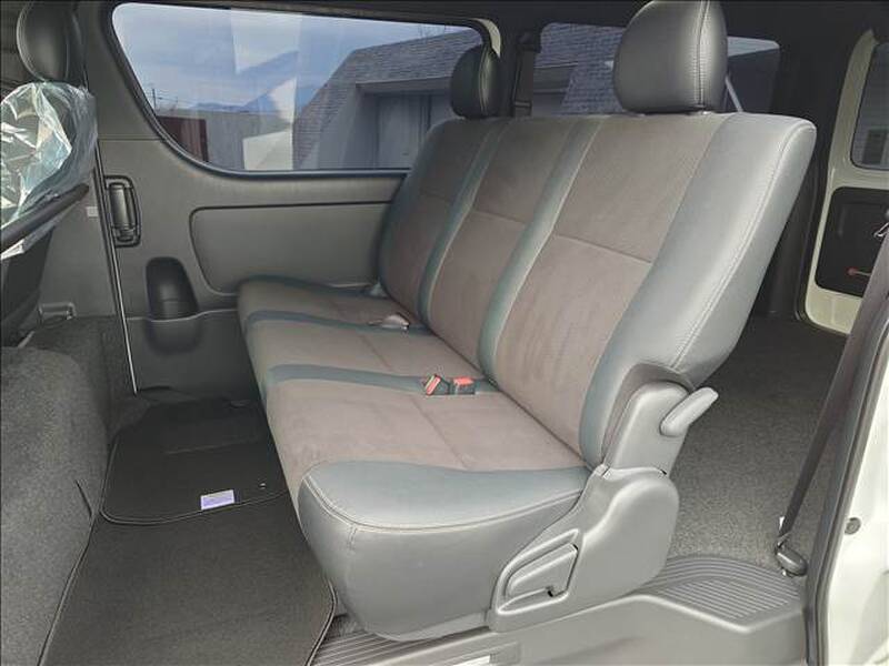 TOYOTA REGIUS ACE