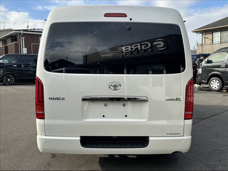 TOYOTA HIACE VAN