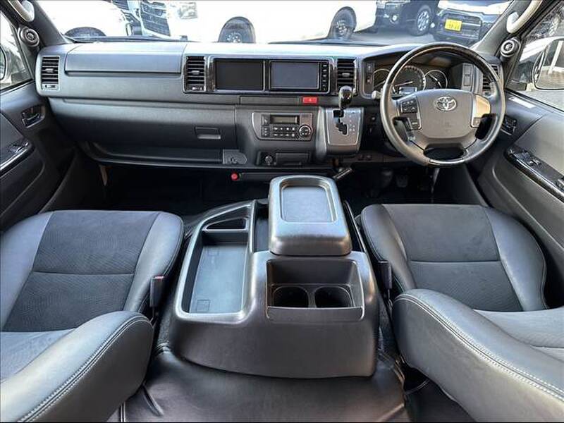 TOYOTA HIACE VAN