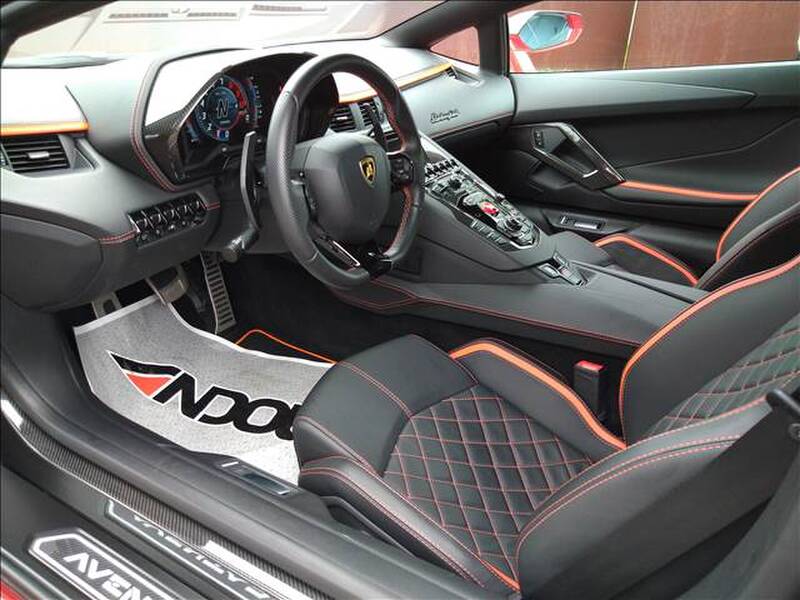 LAMBORGHINI AVENTADOR
