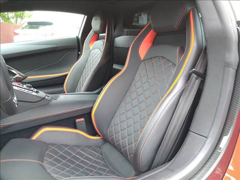 LAMBORGHINI AVENTADOR