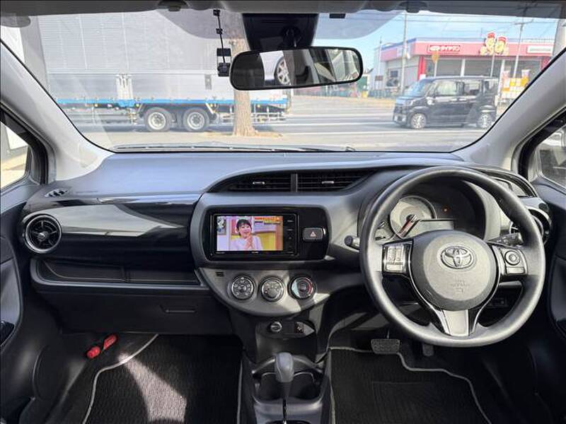 TOYOTA VITZ (YARIS)