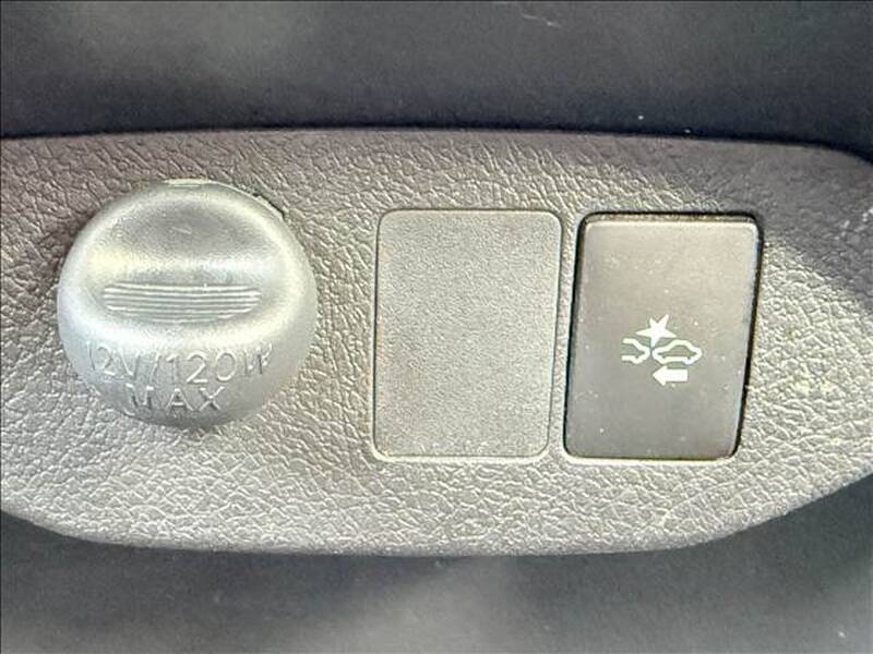 TOYOTA VITZ (YARIS)
