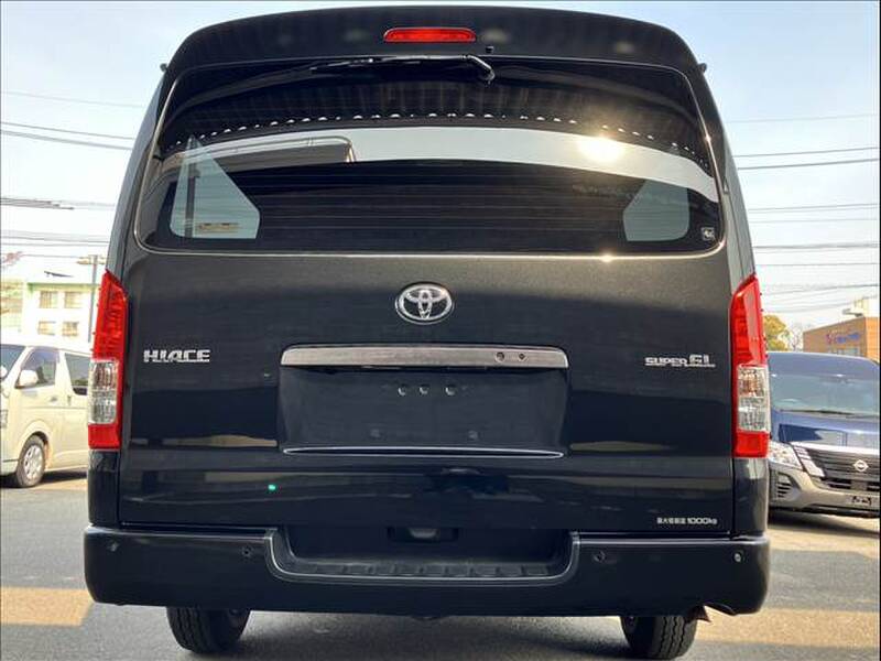 TOYOTA HIACE VAN
