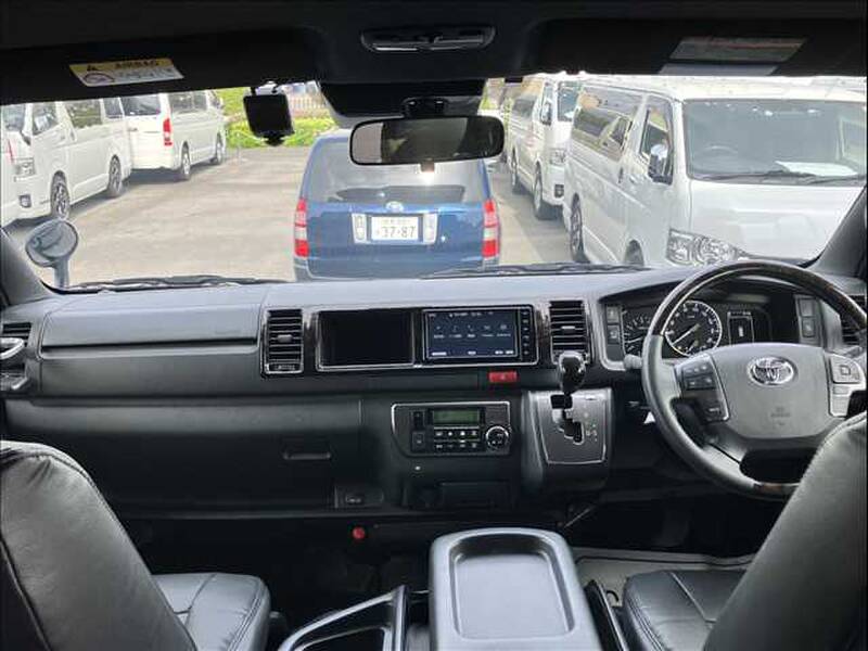TOYOTA HIACE VAN