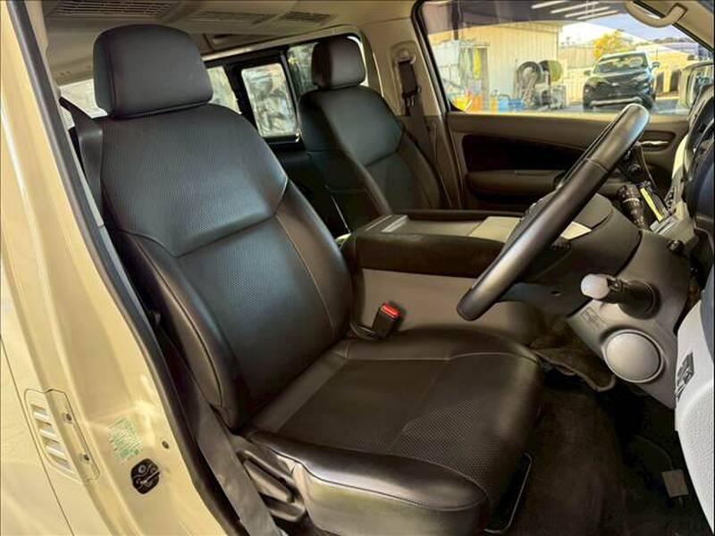 NISSAN NV350 CARAVAN WAGON
