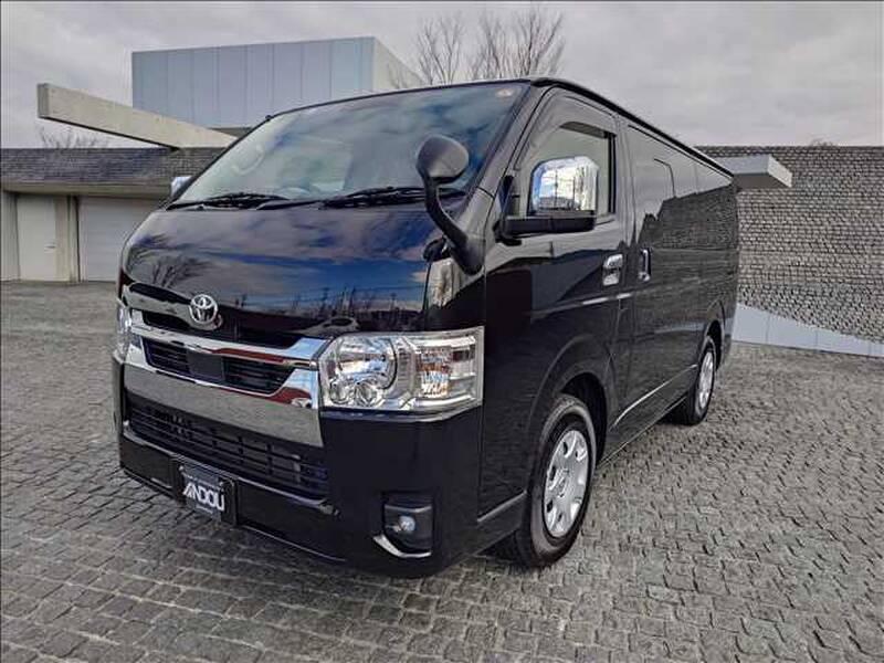 TOYOTA HIACE