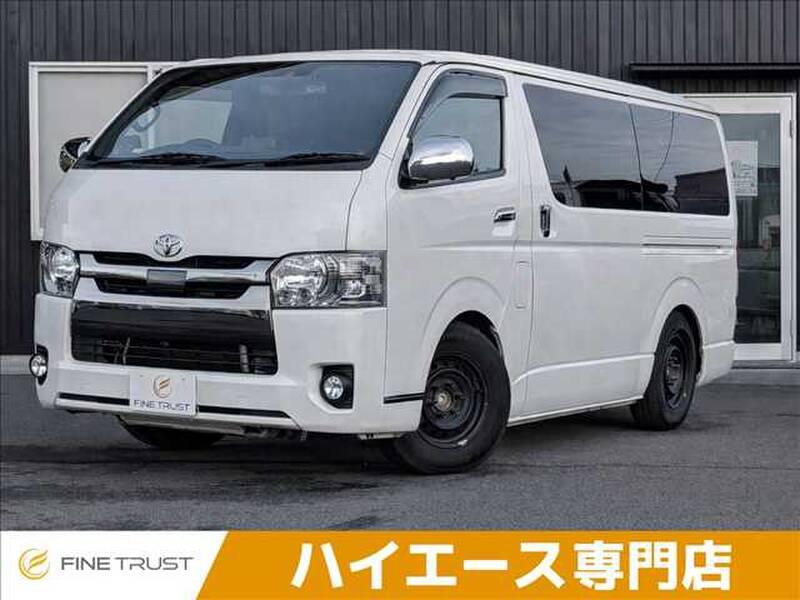 TOYOTA HIACE VAN