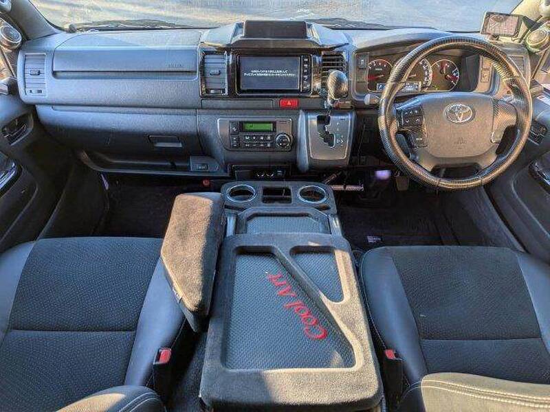 TOYOTA HIACE VAN