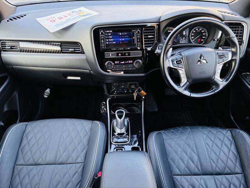 MITSUBISHI OUTLANDER PHV