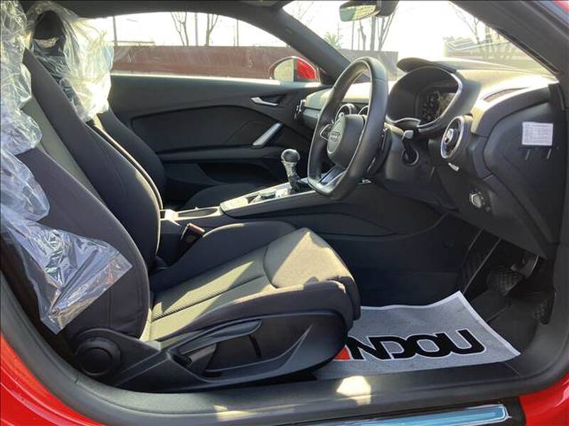 AUDI TT