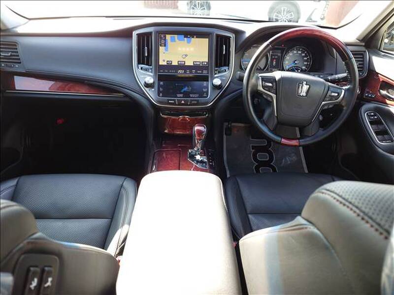 TOYOTA CROWN MAJESTA