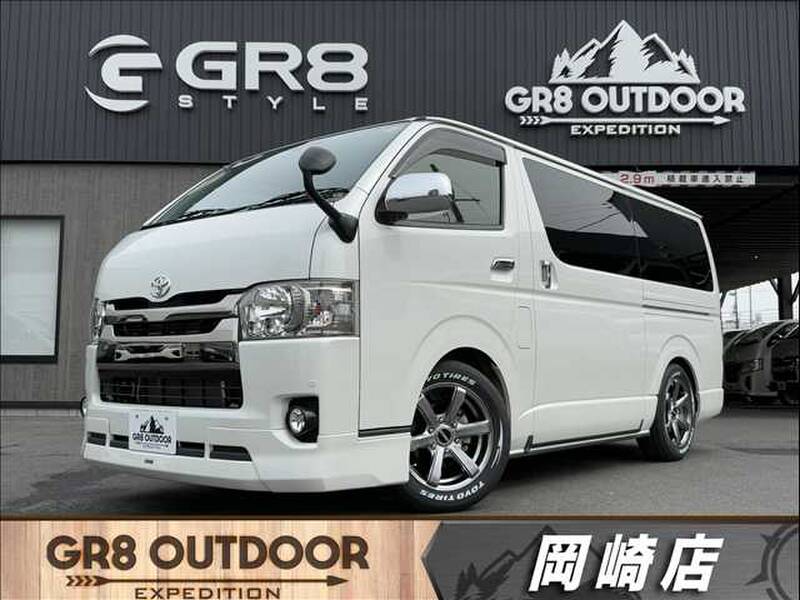 TOYOTA HIACE VAN