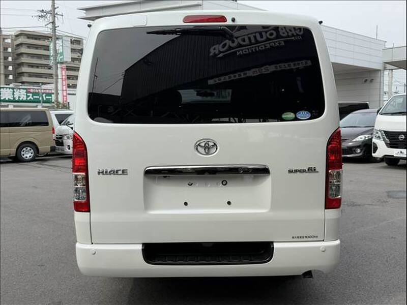 TOYOTA HIACE VAN