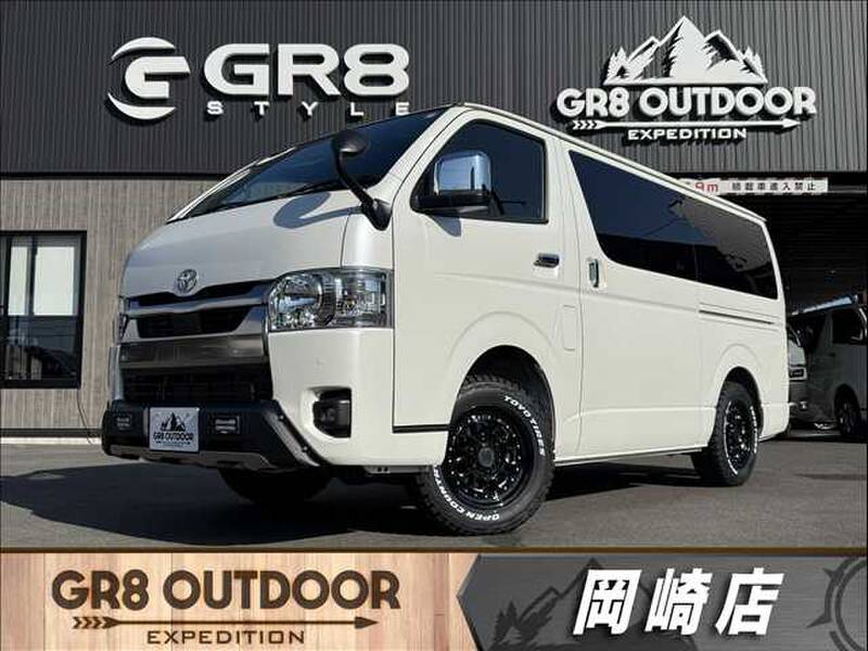 TOYOTA HIACE VAN