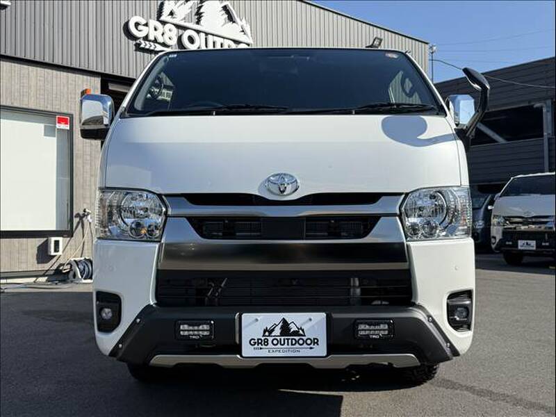 TOYOTA HIACE VAN