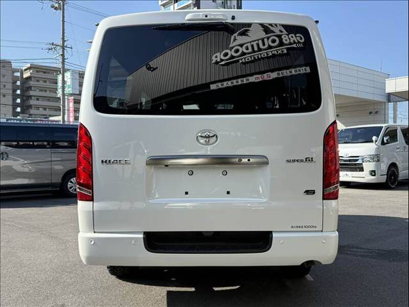 TOYOTA HIACE VAN