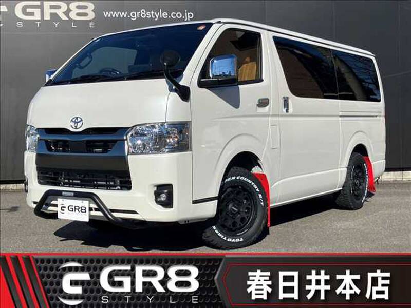 TOYOTA HIACE VAN