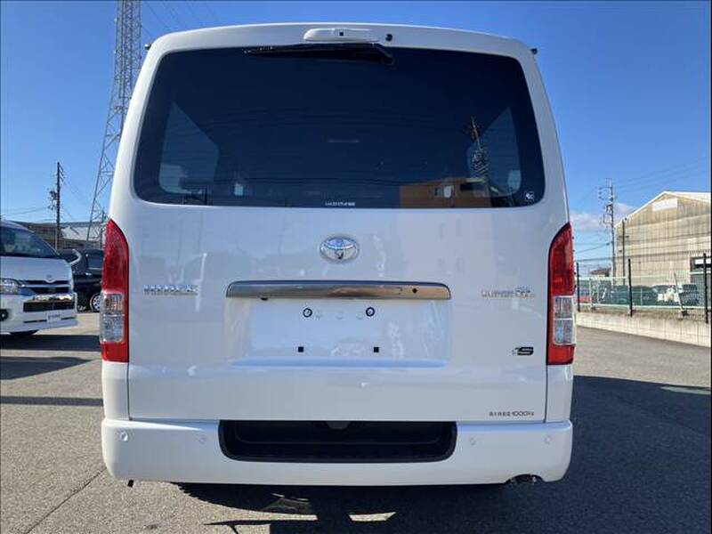 TOYOTA HIACE VAN