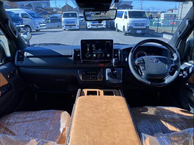 TOYOTA HIACE VAN