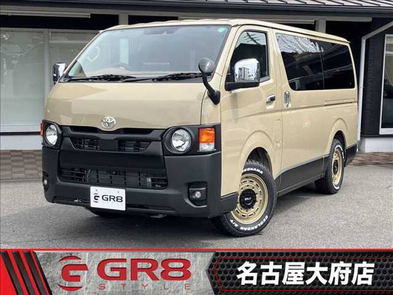 TOYOTA HIACE VAN
