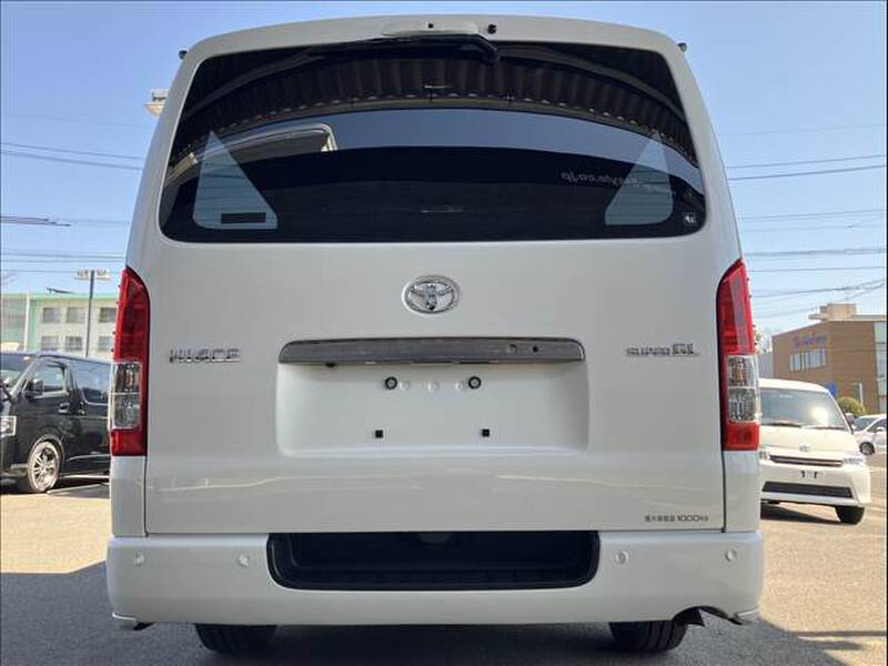 TOYOTA HIACE VAN
