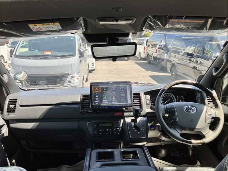 TOYOTA HIACE VAN