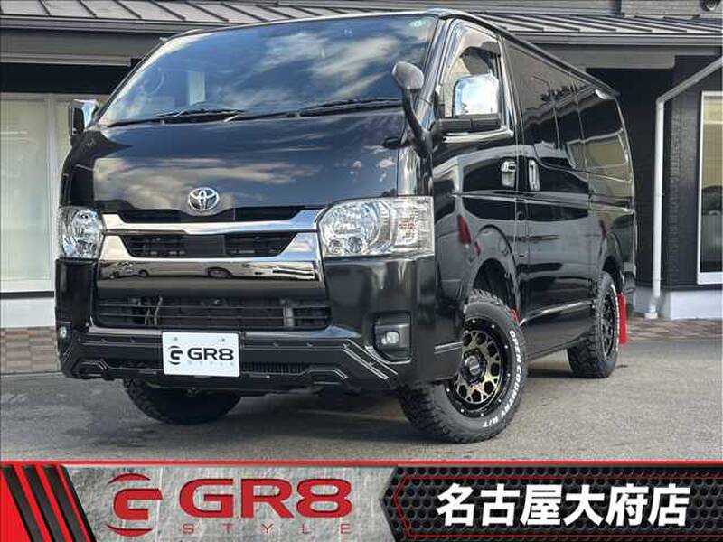 TOYOTA HIACE VAN