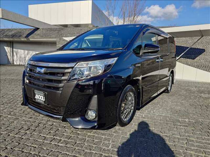 TOYOTA NOAH