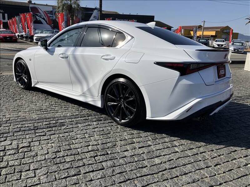 LEXUS IS