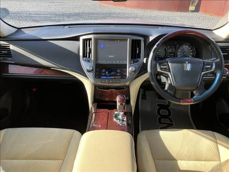 TOYOTA CROWN MAJESTA