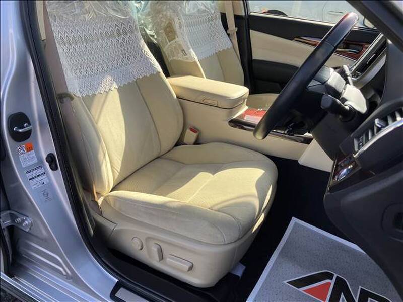 TOYOTA CROWN MAJESTA
