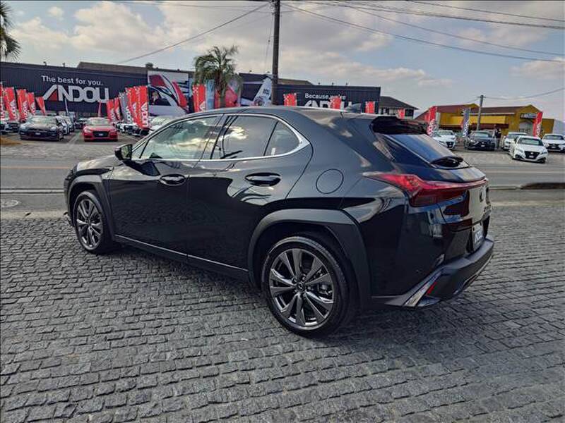 LEXUS UX