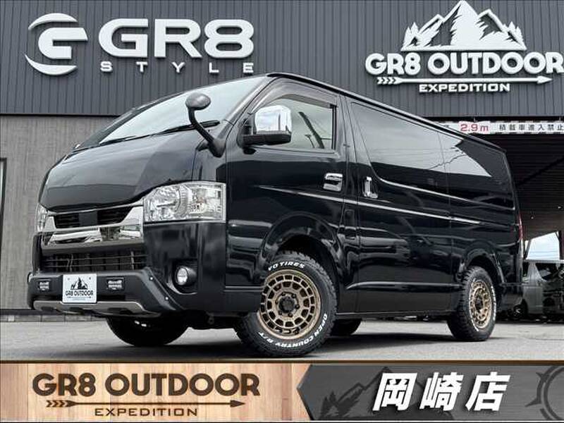 TOYOTA HIACE VAN