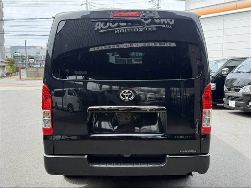 TOYOTA HIACE VAN