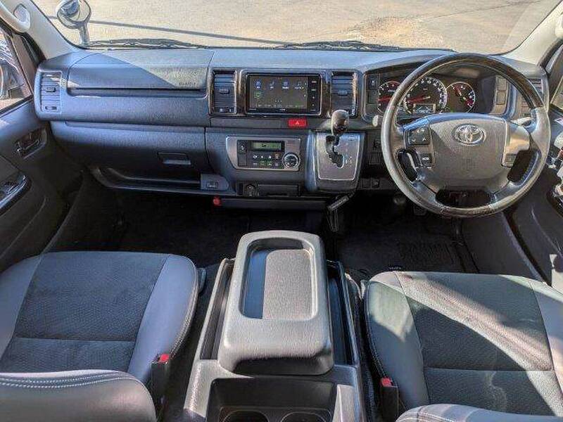 TOYOTA HIACE VAN