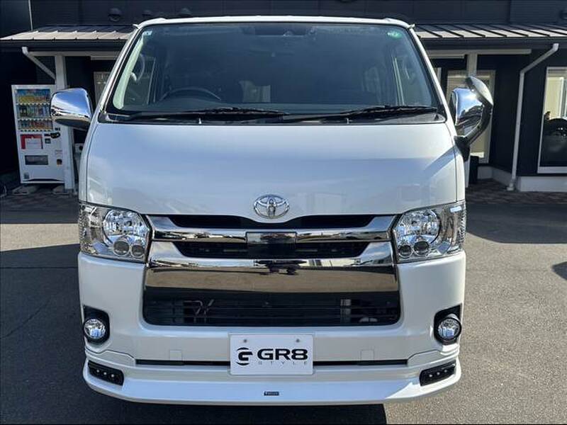 TOYOTA HIACE VAN