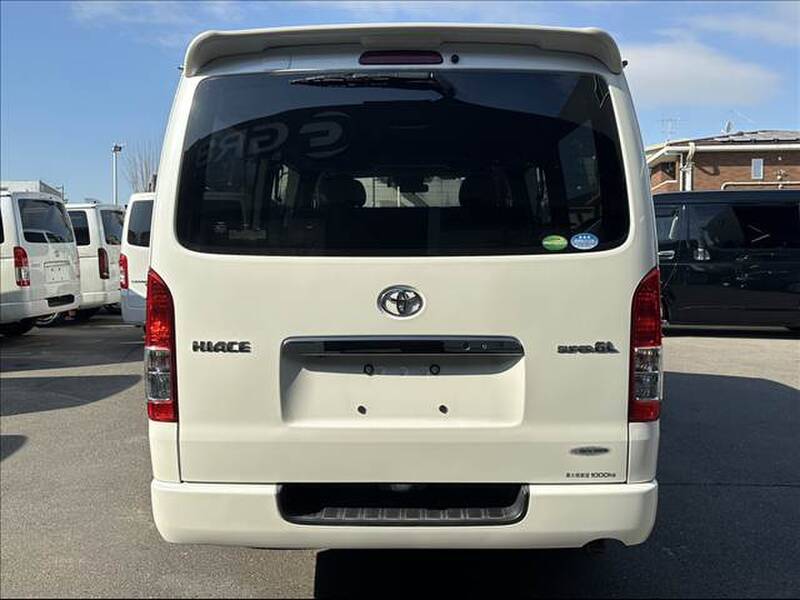 TOYOTA HIACE VAN