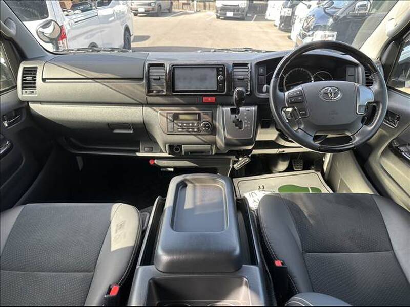 TOYOTA HIACE VAN