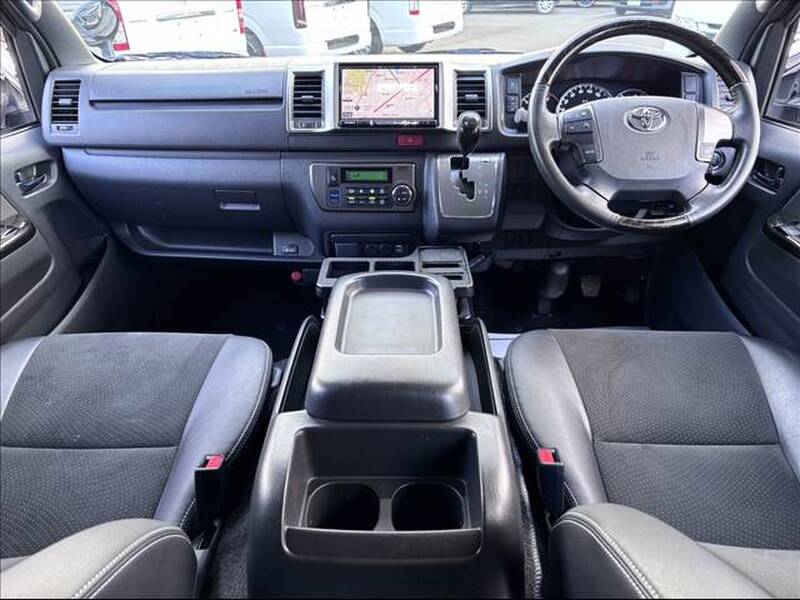 TOYOTA REGIUS ACE VAN