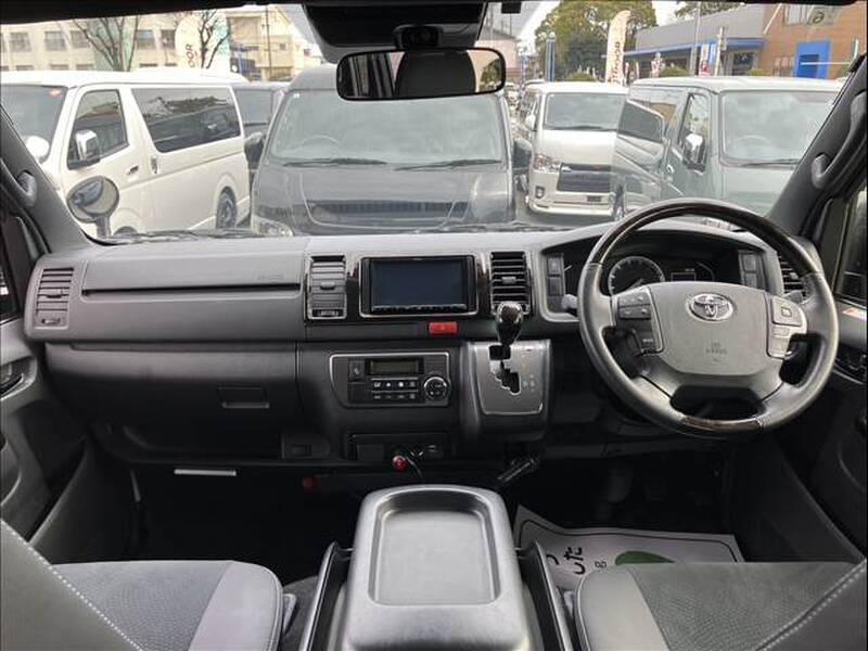 TOYOTA HIACE VAN