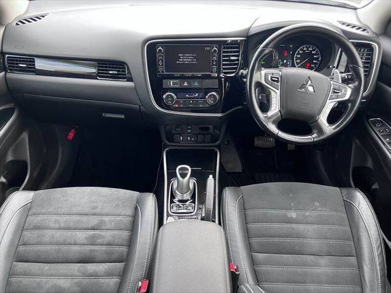 MITSUBISHI OUTLANDER PHV